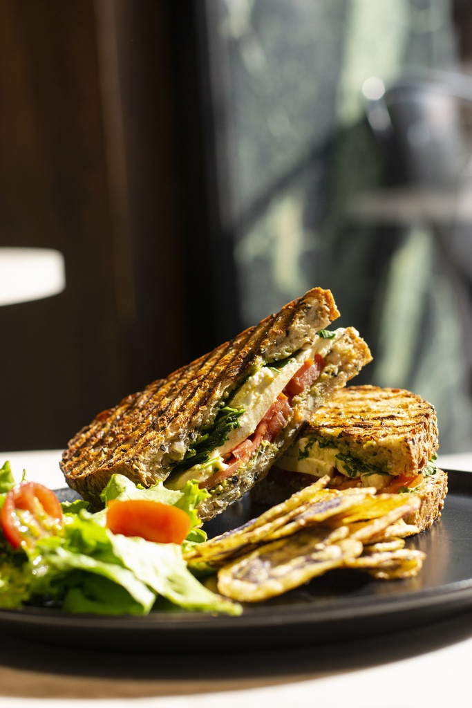 Sana Kitchen Pesto Caprese Sandwich C/Tofu